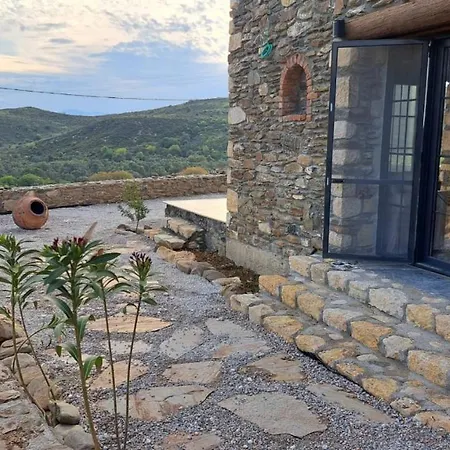 Peaceful Stone House With Nature View In Karaburun アパート